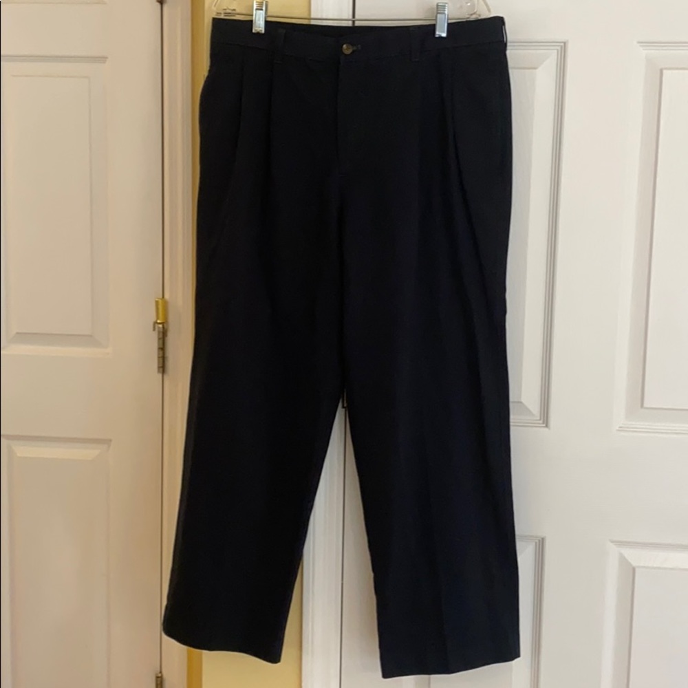 Men’s dress IZOD pants. Pleated front
